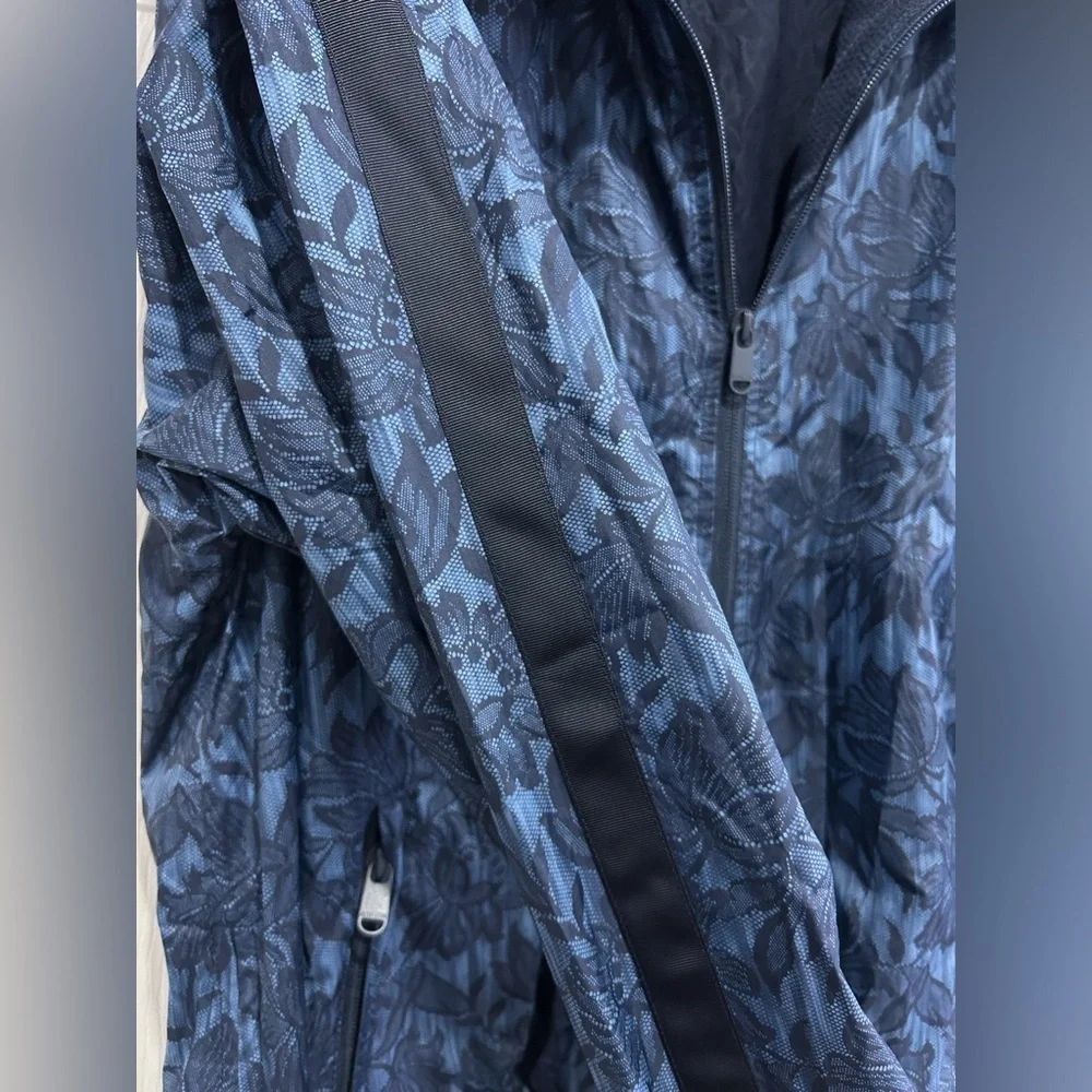 Athleta Women's Size Large Sightseer Lace Pattern Jacket NWT Blue 2-Way Stretch